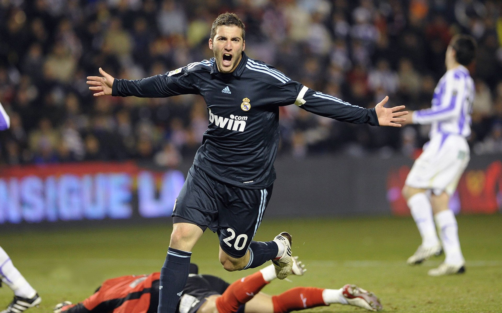 NBA季后赛勇士加时赛险胜掘金，库里最后时刻连得关键分数，2021nba季后赛勇士